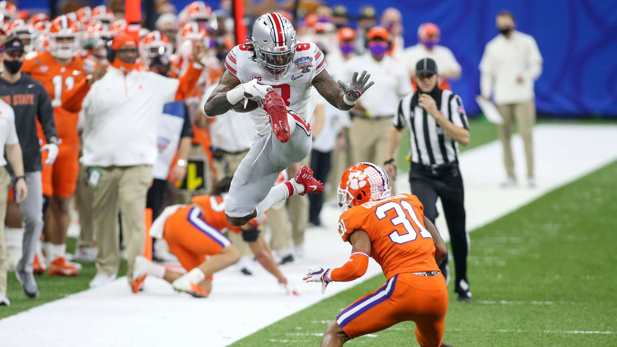 WATCH: Najee Harris can't stop hurdling people on the field