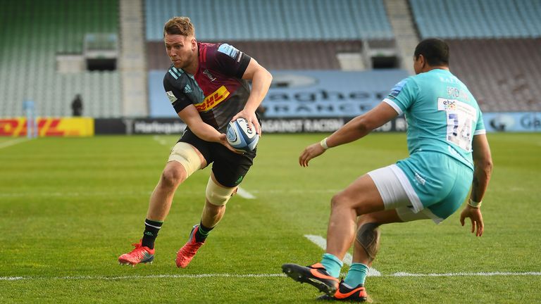 Alex Dombrandt attacks for Harlequins