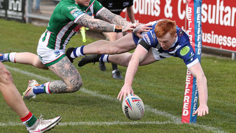 Luis Roberts' try put Swinton into an early lead