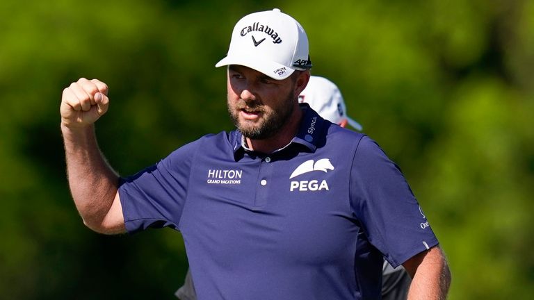 Marc Leishman celebra su camino hacia la victoria