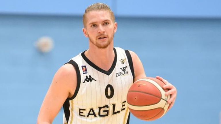 Rex Pflueger of the Newcastle Eagles drives against the Surrey Scorchers' Cam Hildreth. Image: BBL 