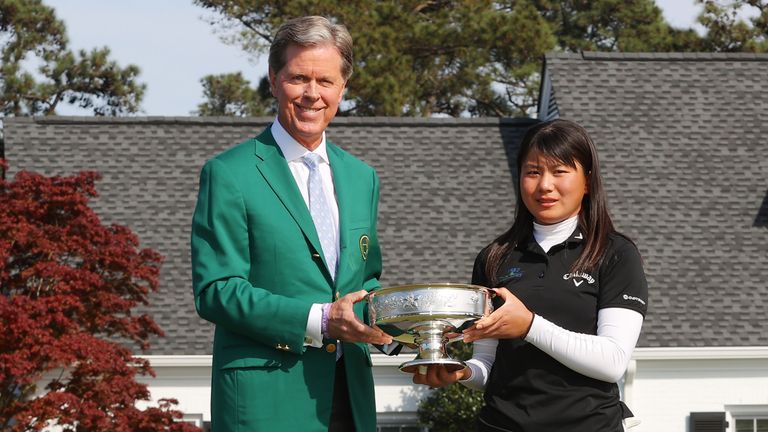 Masters chairman Fred Ridley presents Tsubasa Kajitani with the trophy after the final round of the Augusta National Women's Amateur