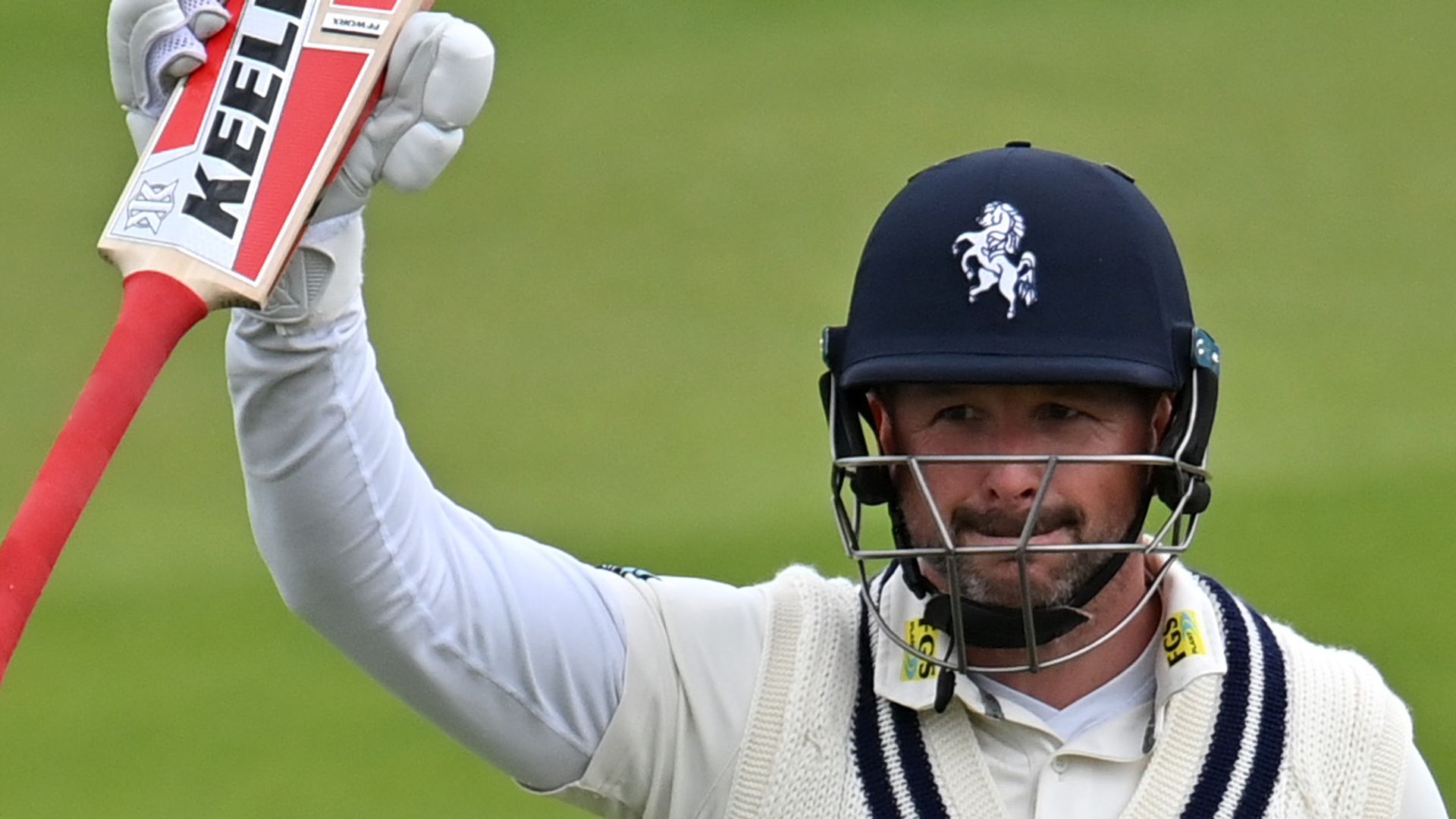 Stevens hits 15 sixes in smashing 190 for Kent