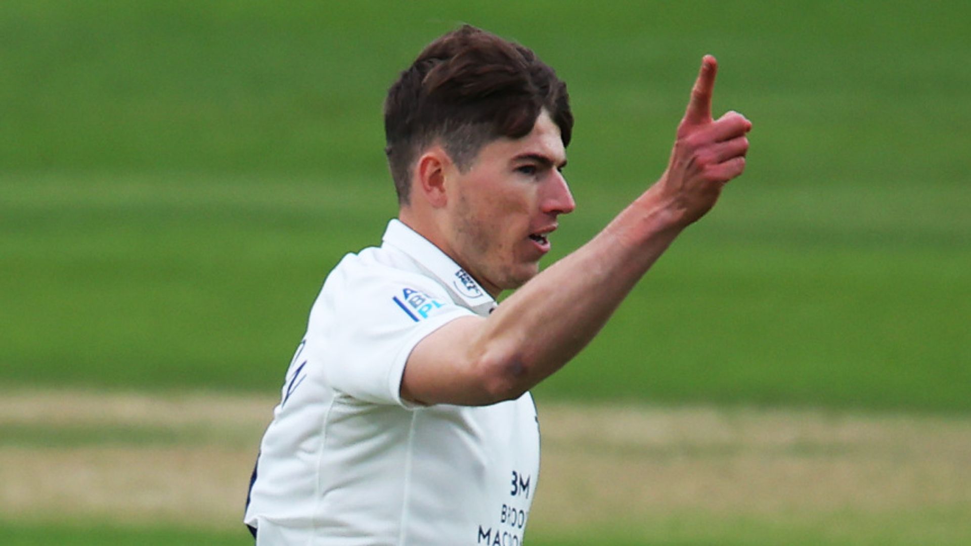 Middlesex bowlers hit back as Surrey collapse