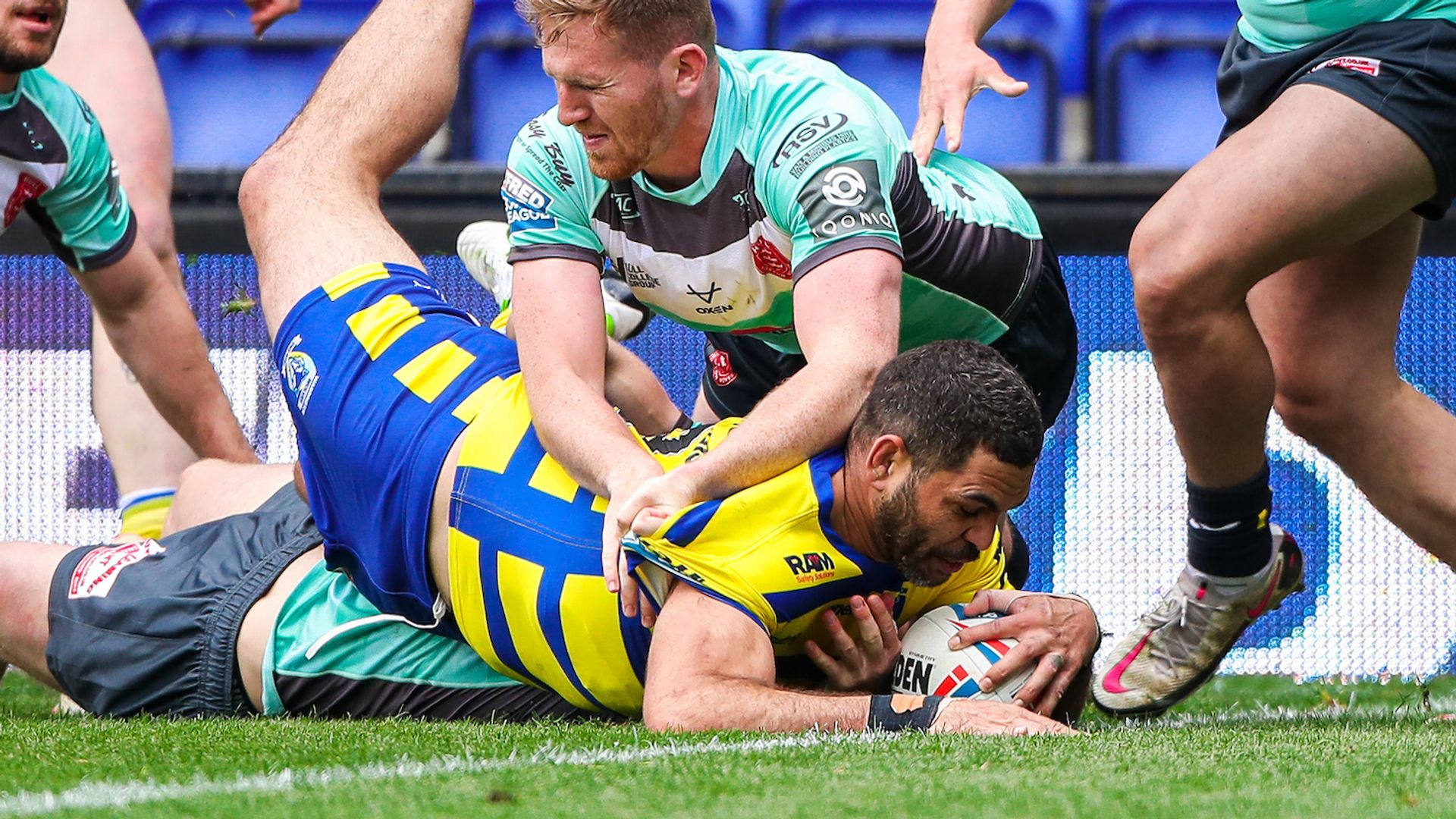 Inglis on target as Wolves beat Hull KR
