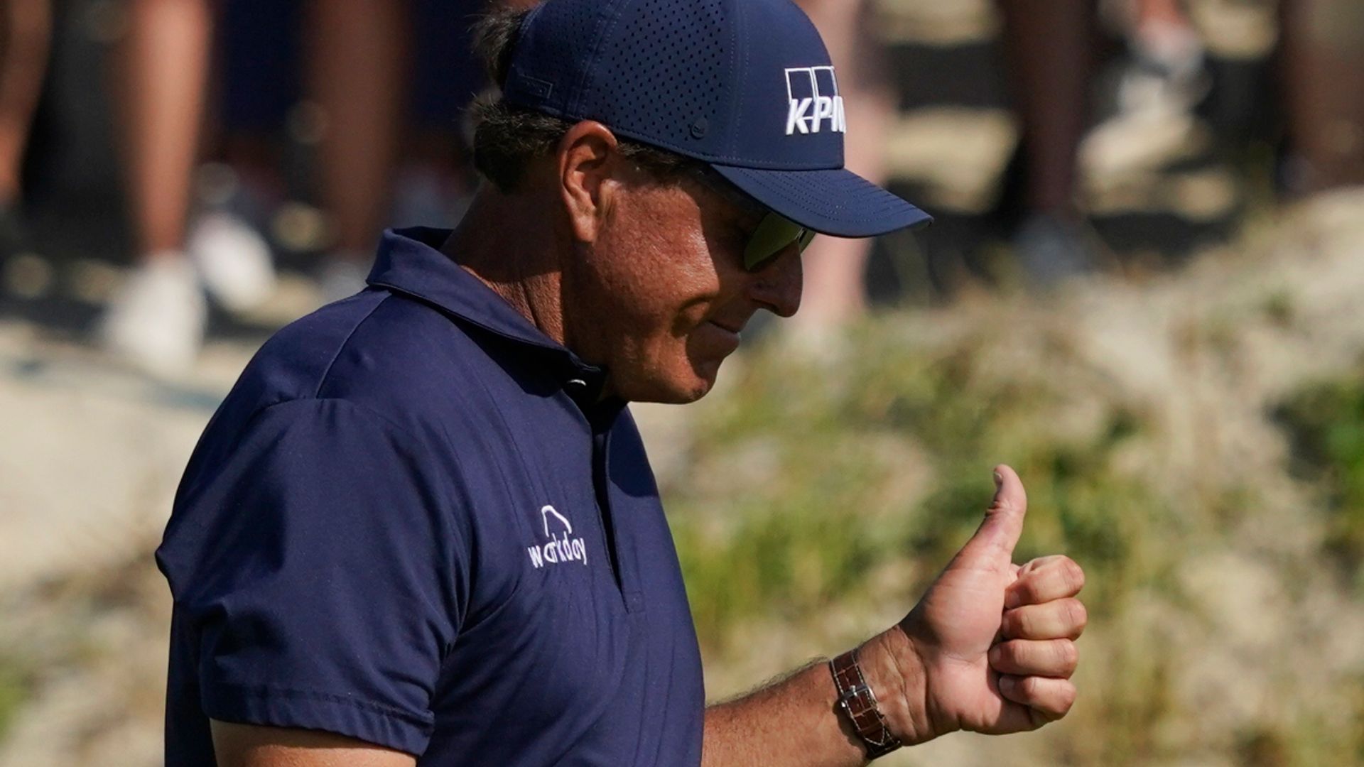 Woods: Mickelson's major win 'inspirational'