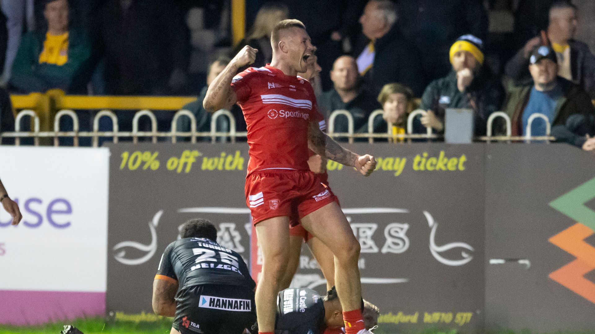 Late try secures comeback win for Hull KR at Castleford