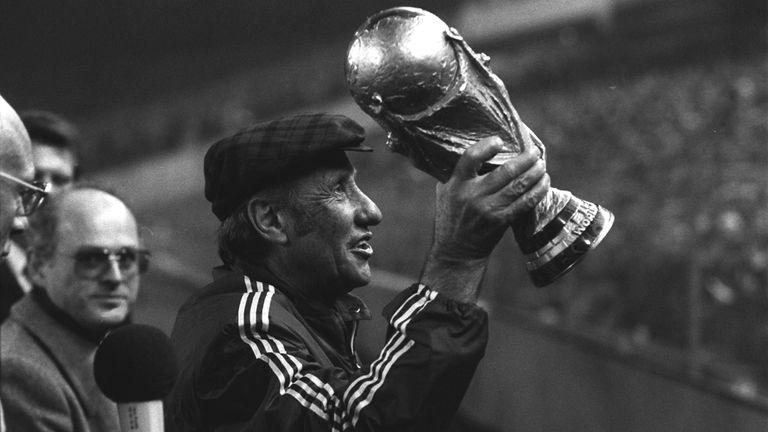 Helmut Schön: 1964-1978, feierte mit der DFB-Elf grosse Turniersiege (EM 1972 sowie die darauffolgende WM 1974)
