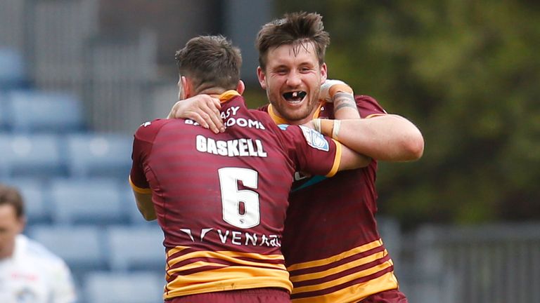 Highlights from the Betfred Super League Round 5 clash between Huddersfield Giants and Leeds Rhinos.