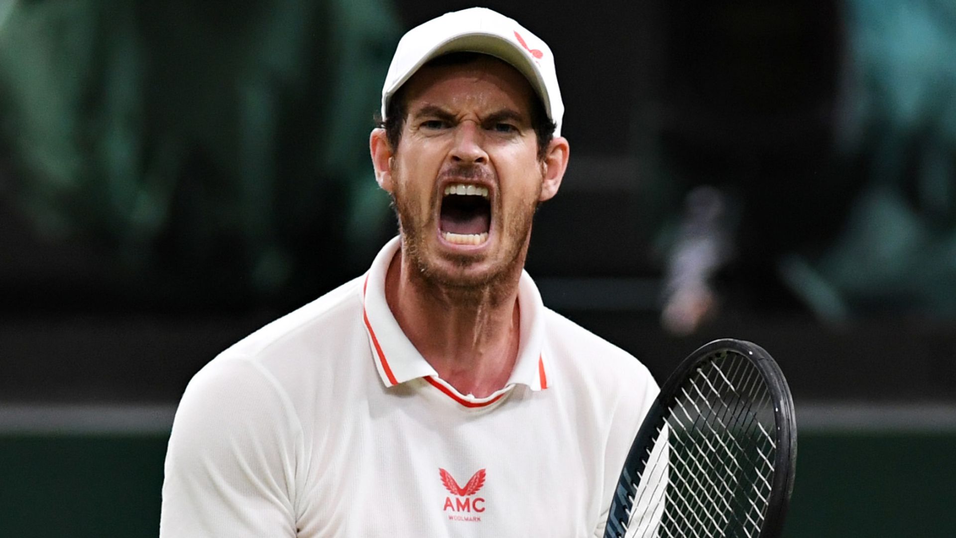 Murray continues Wimbledon run with vintage comeback