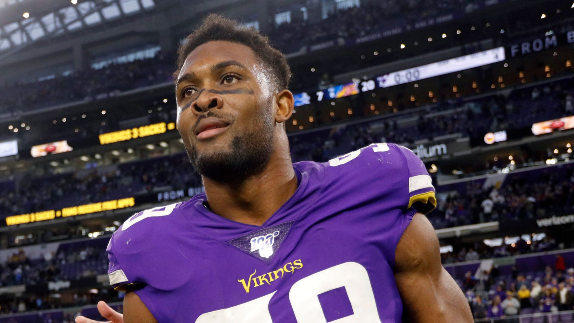 Vikings, Hunter agree to restructure deal