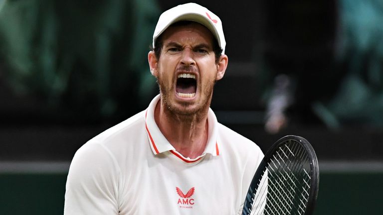 Andy Murray feierte am Mittwoch in Wimbledon ein Vintage-Comeback, um Oscar Otti in der Qualifikation in fünf aufregenden Sätzen zu besiegen.