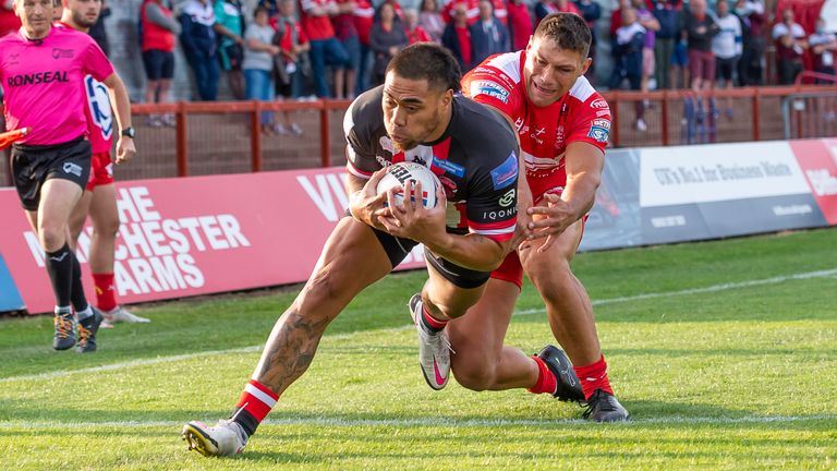 Ken Sio's try put Salford into an early lead