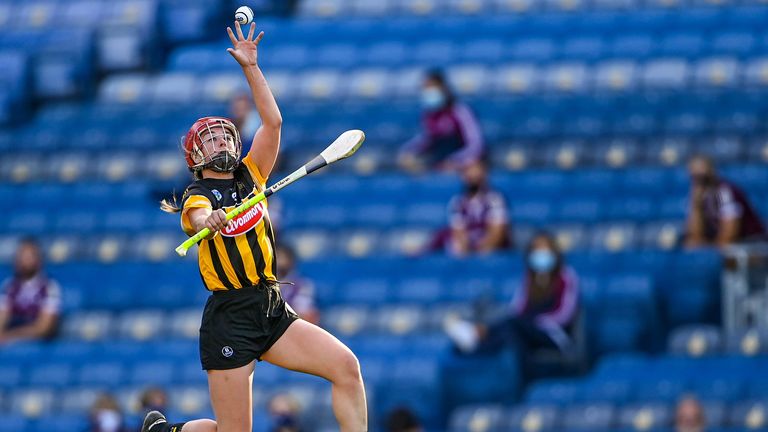 Grace Walsh fields the sliotar