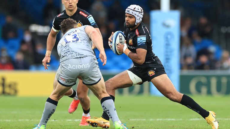 Tom O&#8217;Flaherty of Exeter Chiefs takes on Rohan Janse van Rensburg