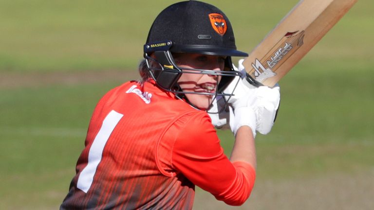 Georgia Adams made an unbeaten 88 for the Vipers, albeit in a losing cause