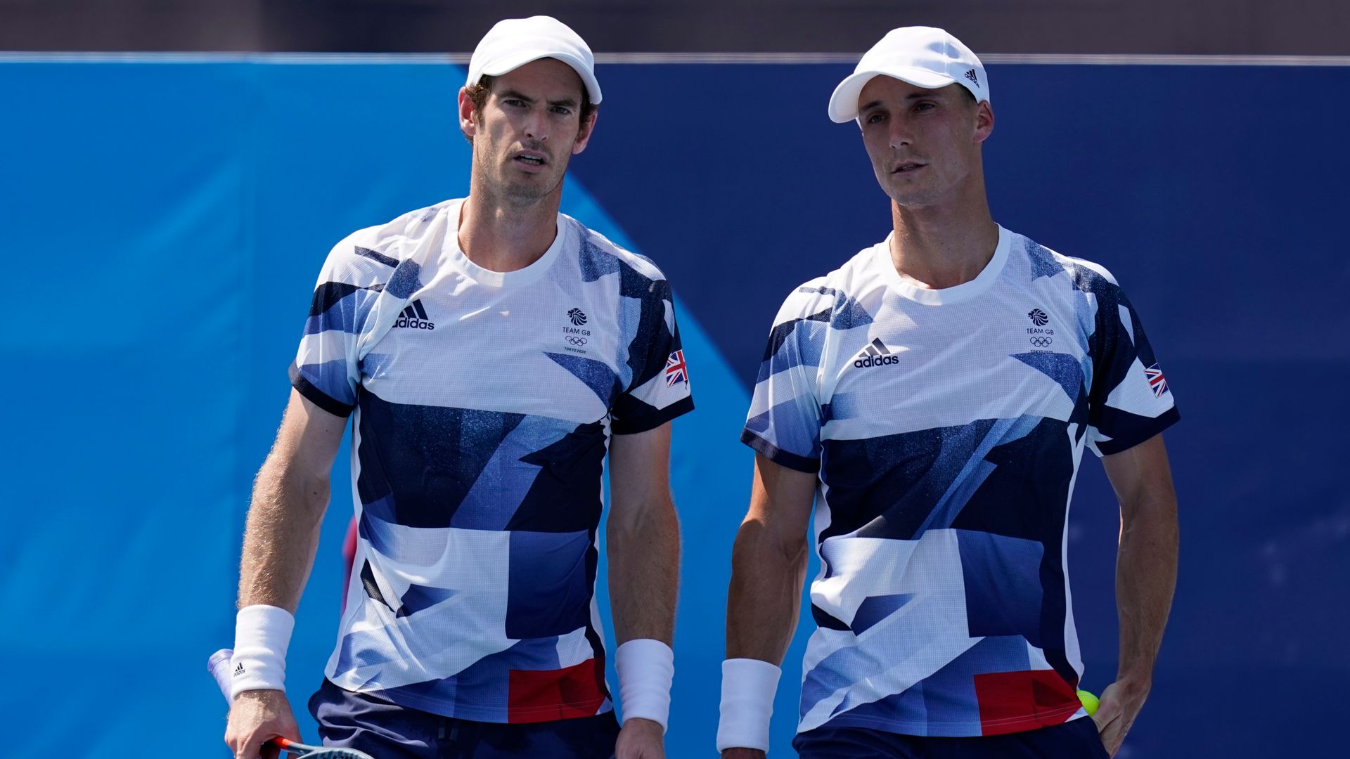 Murray and Salisbury into Tokyo last eight