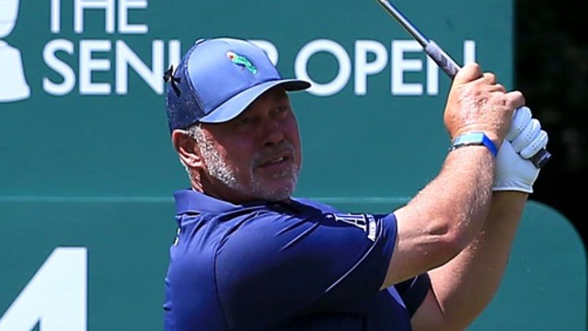 Smart Clarke shares Senior Open lead