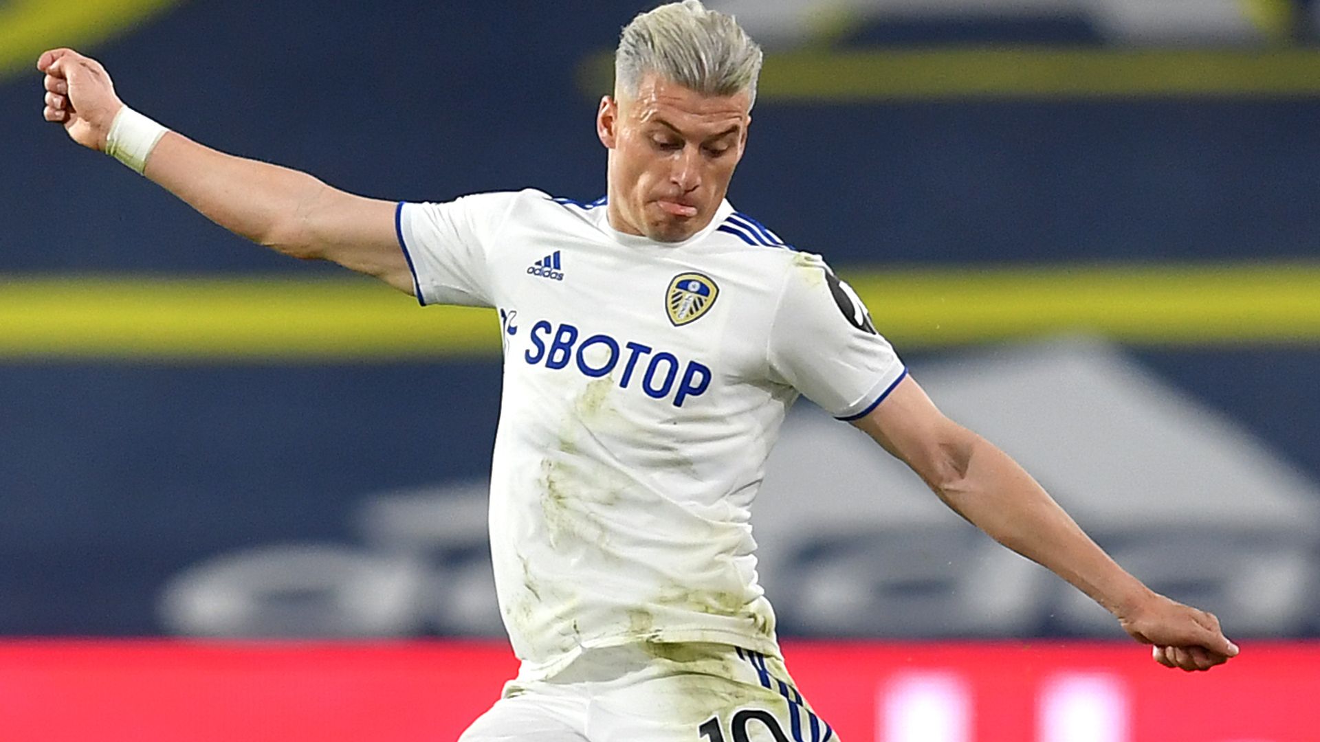 Alioski leaves Leeds after failing to agree new deal