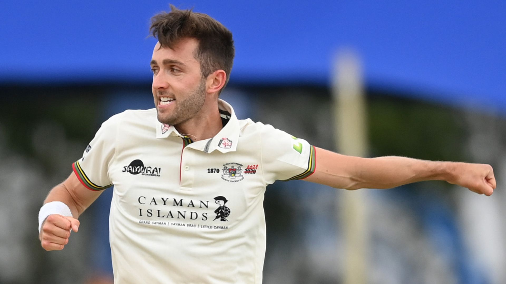 Gloucestershire beat Middlesex to boost top-two hopes