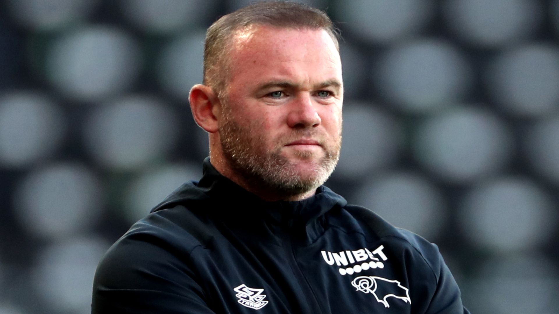 Rooney apologises to family over online images