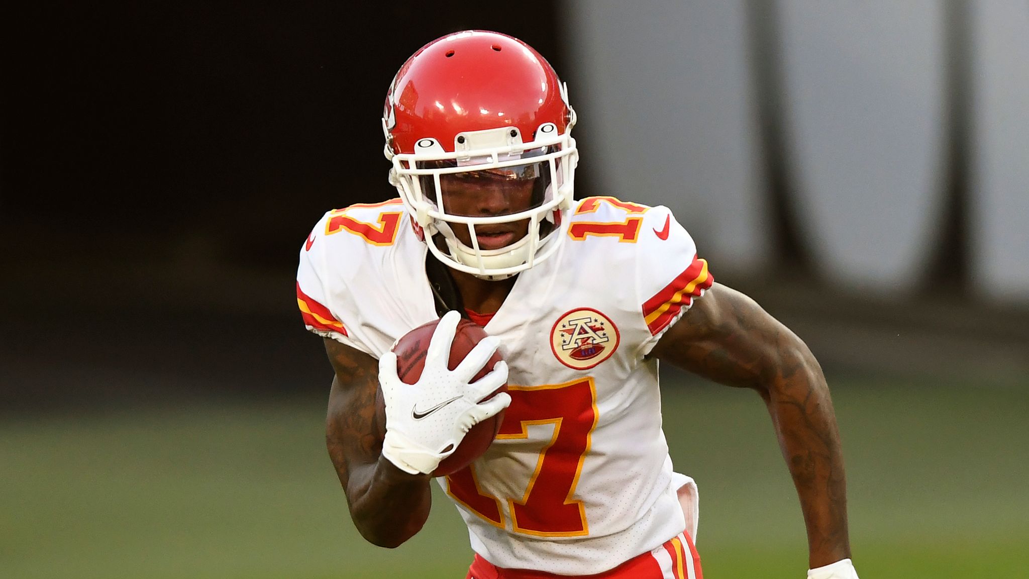 Chiefs get Jones, Hardman back as camp returns to KC