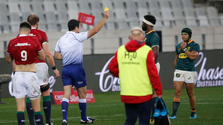 Referee Ben O'Keeffe shows Kolbe a yellow card in the opening period 