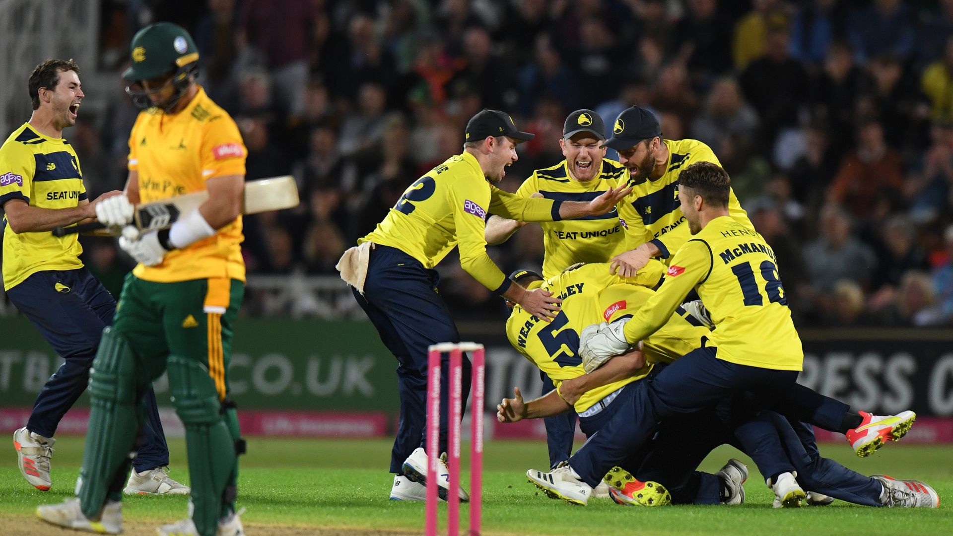 Hampshire end Notts' reign in Blast thriller
