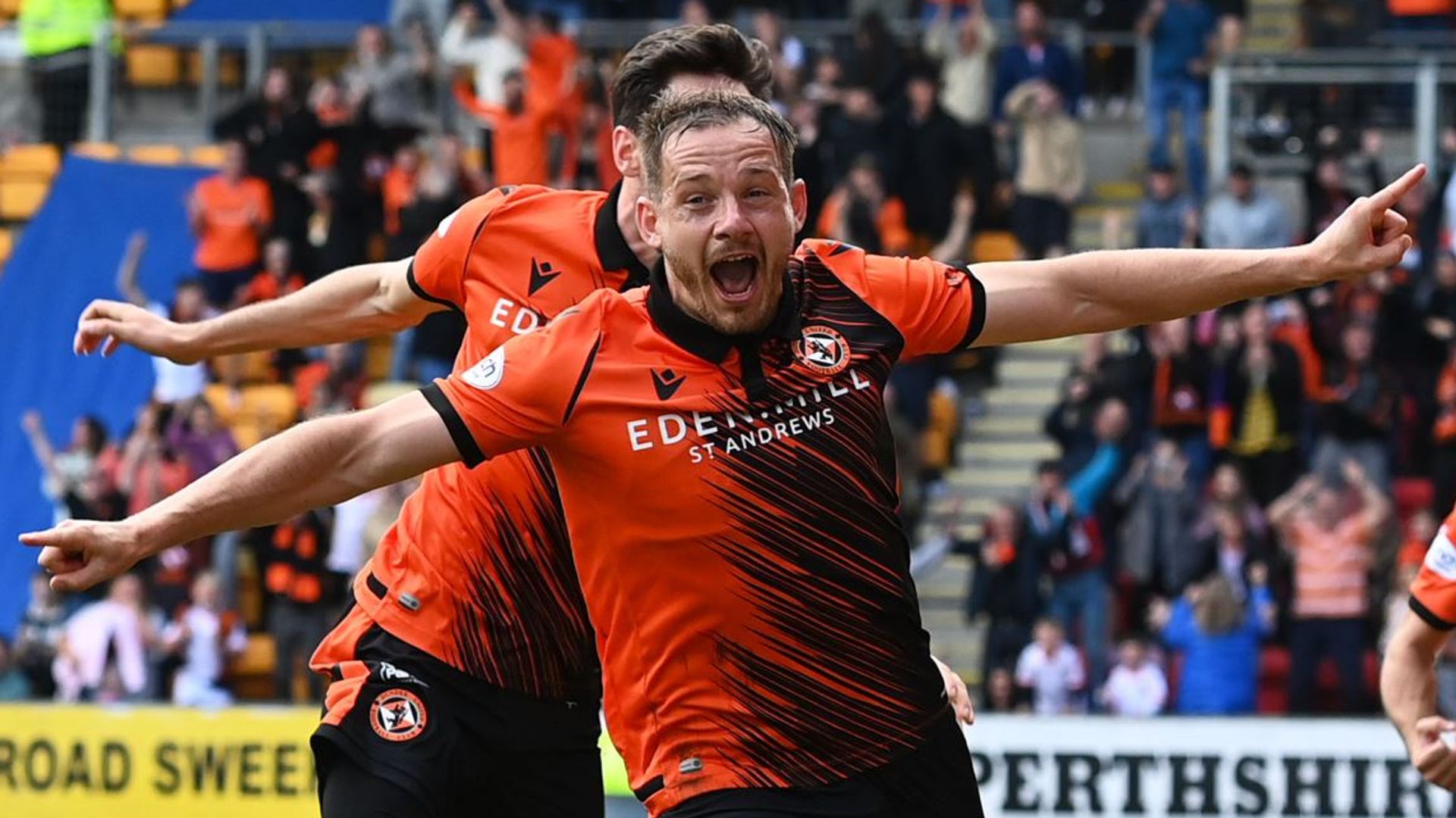 Pawlett scores and sees red in Dundee United win