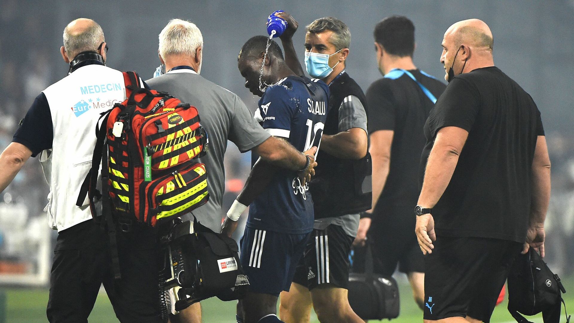 Bordeaux striker Kalu collapses before briefly playing on