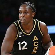 Chelsea Gray #12 of the Las Vegas Aces drives to the basket against the Washington Mystics. (Photo by David Becker/NBAE via Getty Images)