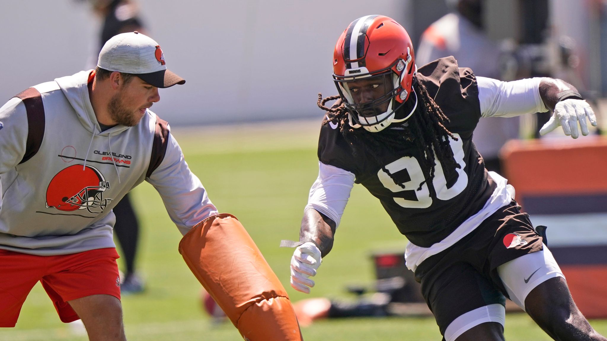 Cleveland Browns' Jadeveon Clowney eager to face 'unathletic' guards