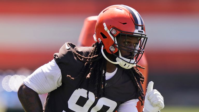 Which version of Jadeveon Clowney will the Cleveland Browns be getting in 2021? (AP Photo/Tony Dejak)