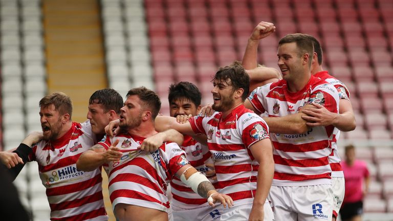 Highlights of the Betfred Super League clash between Leigh Centurions and Salford Red Devils