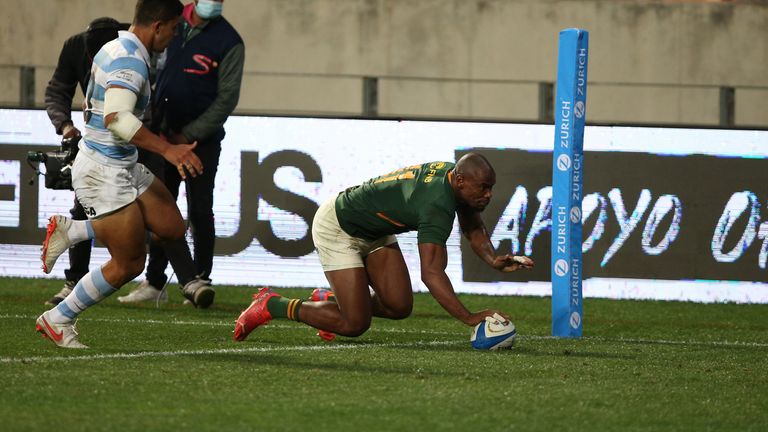 Makazole Mapimpi scores for the Springboks