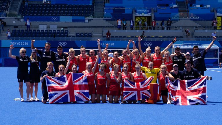 Great Britain's women's hockey team celebrate their bronze medal