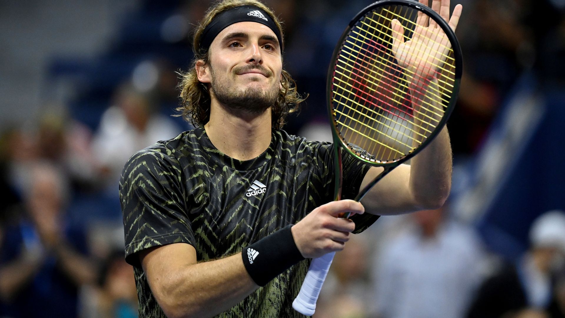 Tsitsipas booed for bathroom break I Rain stops play despite roof