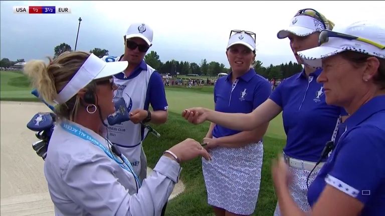 Madelene Sagstrom a récupéré le putt de l'aigle de Nelly Korda avant d'attendre les 10 secondes complètes pour voir s'il tomberait dans le trou, voyant l'équipe des États-Unis se voir attribuer le trou dans ce match à quatre balles.