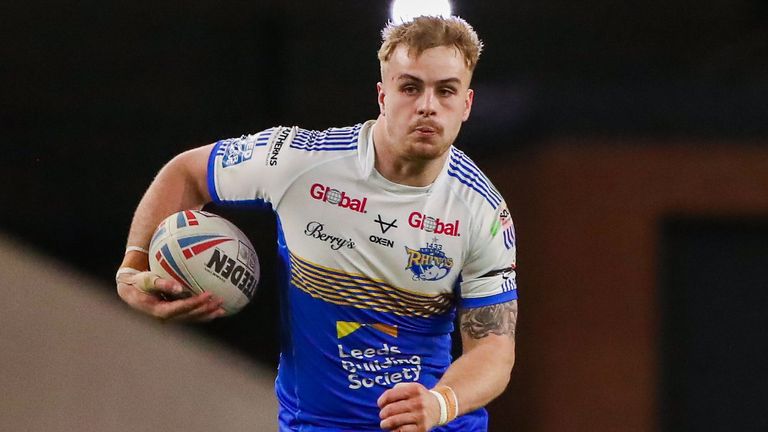 Leeds' Alex Sutcliffe has signed for Castleford Tigers on an initial two-year contract, with a further two-year option 