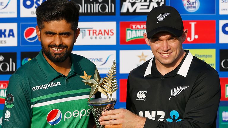 La Nouvelle-Zélande se rendait au Pakistan pour la première fois en 18 ans pour disputer trois matches internationaux d'une journée et cinq matches Twenty20