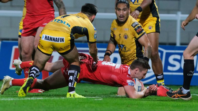 At 19-12 back, Parcell scored to bring Hull KR back into the game 