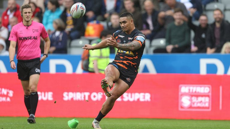Peter Mata'utia led the way for Castleford against Salford with 12 points