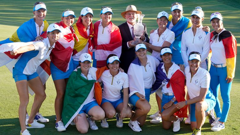 El equipo europeo vencedor con la Copa Solheim