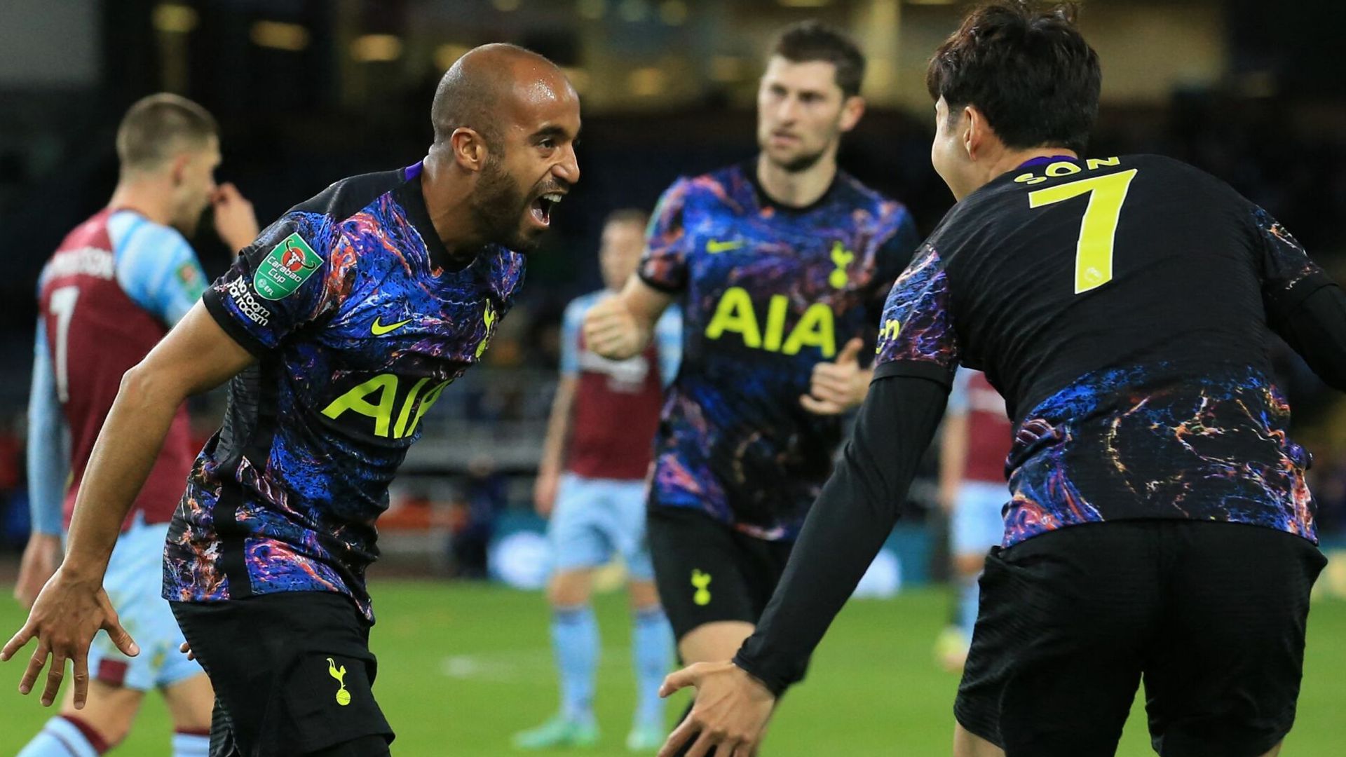 Moura heads Spurs past Burnley and into quarter-finals