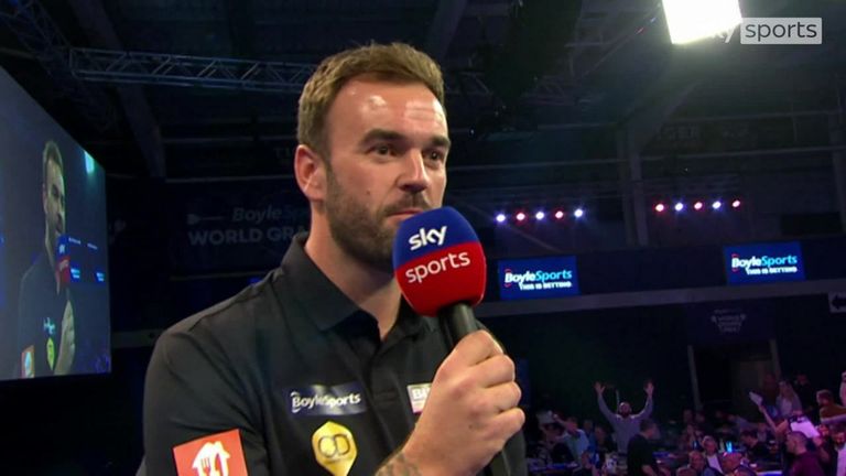 Ross Smith reaches the last 16 on debut after a straight sets victory over Joe Cullen in the World Grand Prix.