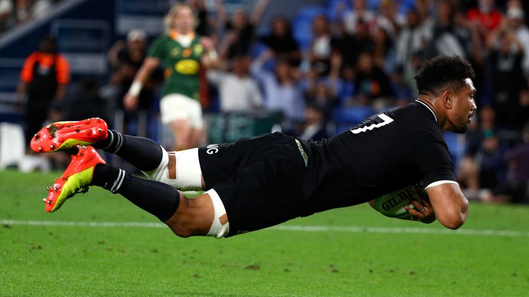 Captain Ardie Savea finished off a stunning move for the All Blacks 