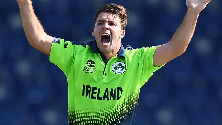 L'Irlandais Curtis Campher a remporté quatre guichets en quatre balles lors de son match de Coupe du monde T20 contre les Pays-Bas (Getty Images)