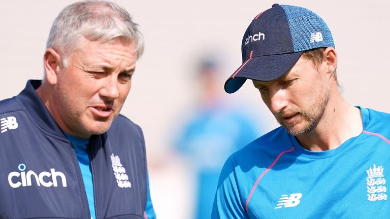 England captain Joe Root (right) has offered his renewed support to head coach Chris Silverwood