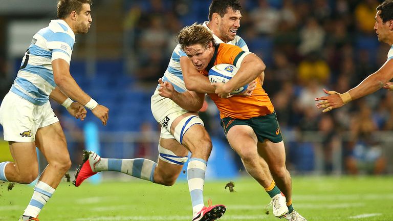 Michael Hooper takes on the Pumas defence