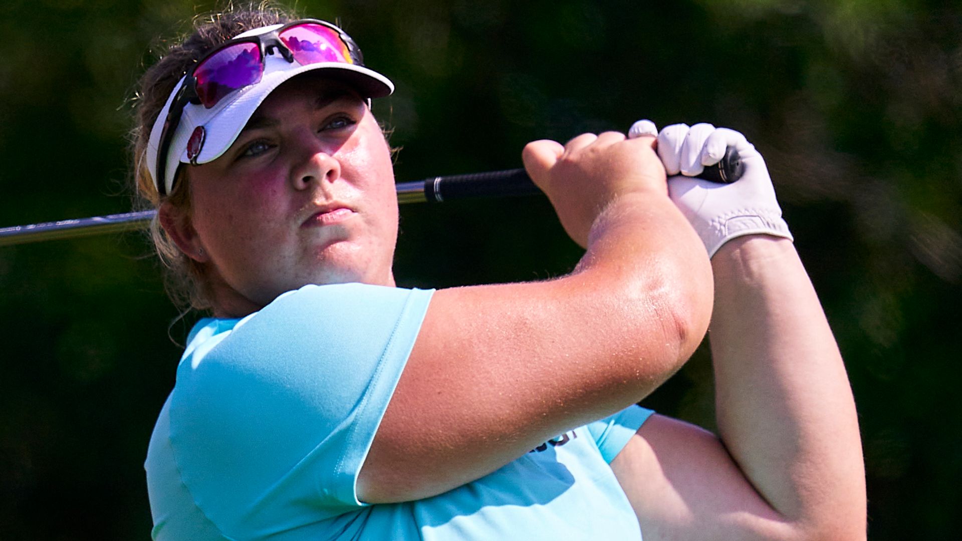 Hewson holds halfway Saudi lead